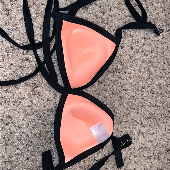 Swimsuit top - Picture 2 of 3